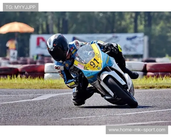 赛段内幕揭秘：车手如何逐渐破解赛道难题？，赛道教程